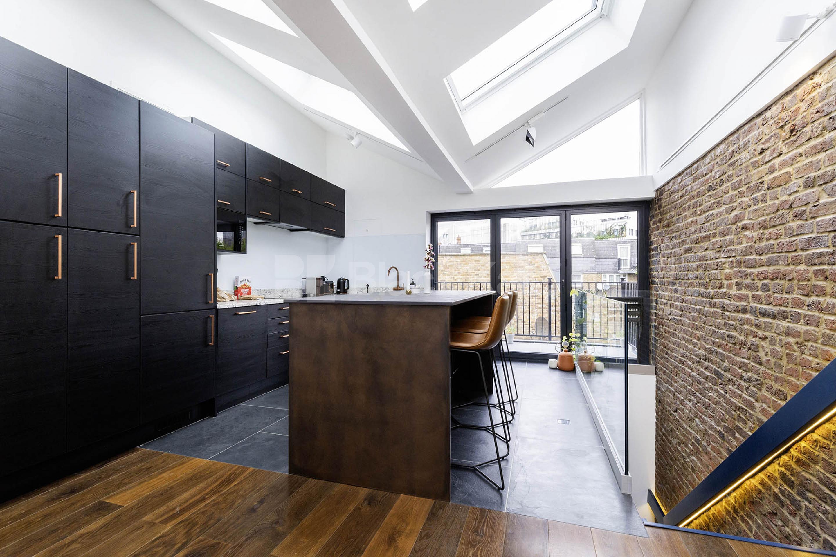 Spacious 4 bed 2 bath set in a period conversion close to Euston St  Drummond Street, Camden / Euston NW1